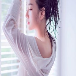《女员工的付出》深度解析：职场价值与成长的多维透视